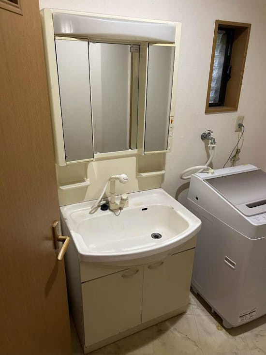 工事前　神奈川県神奈川区のお客様の洗面化粧台交換工事 