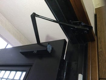 埼玉県入間市のドアクローザー交換工事