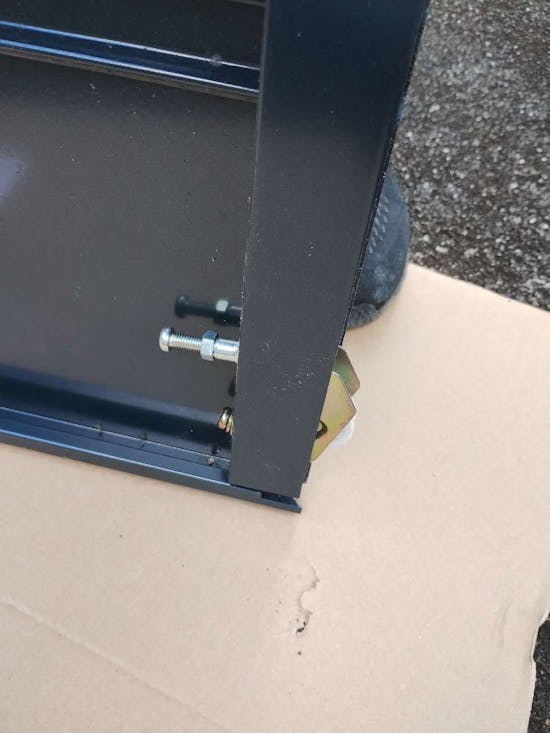 工事前　群馬県渋川市のお客様の物置戸車修理工事