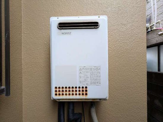 工事前 静岡県沼津市のお客様の二世帯住宅二階給湯器工事+浴室換気扇