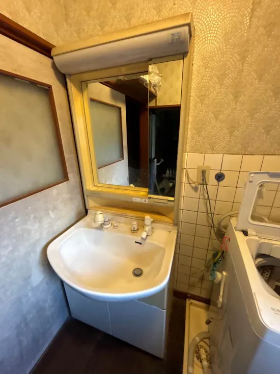 工事前　群馬県安中市のお客様の洗面化粧台交換取付工事