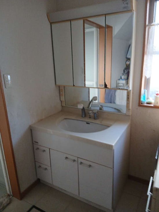 工事前　福島県いわき市のお客様の洗面化粧台交換・内装工事