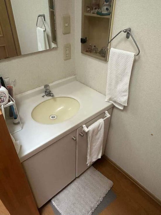 工事前　東京都八王子市のお客様の洗面化粧台、内装工事