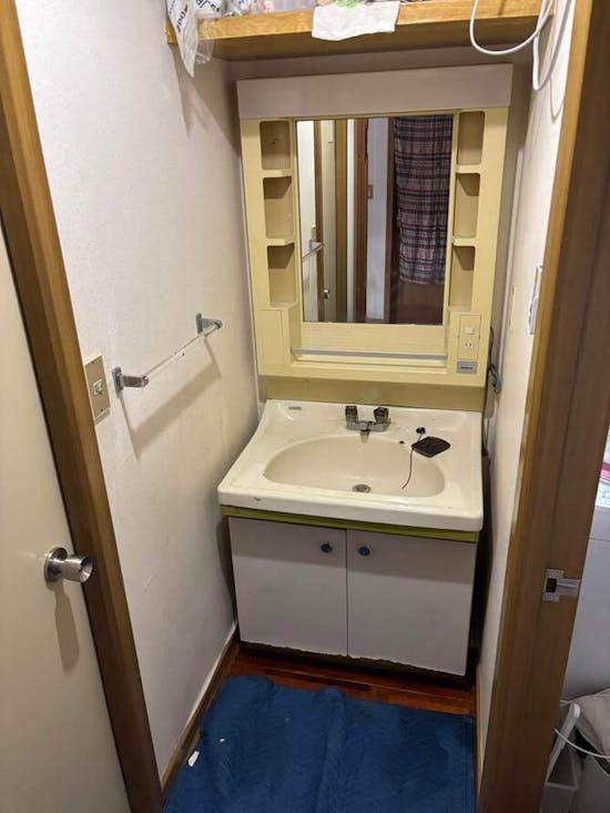 工事前 茨城県稲敷市のお客様の洗面化粧台・台所水栓交換工事