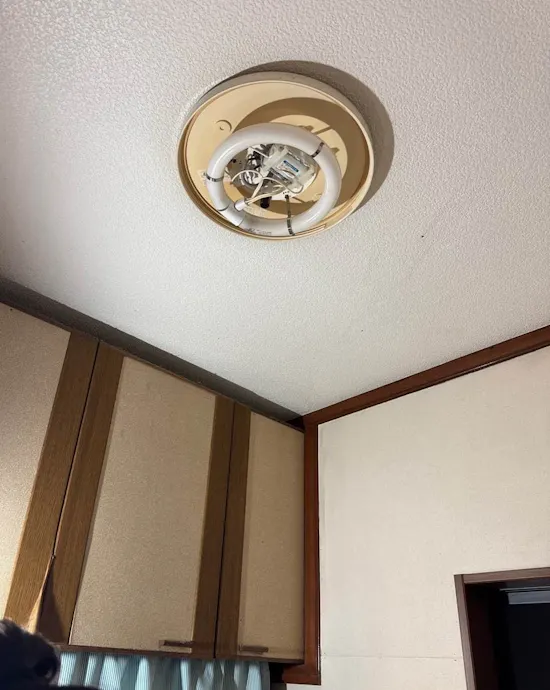 工事前　栃木県下野市のお客様の脱衣所照明取替工事