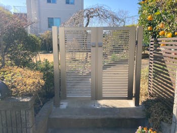 埼玉県春日部市のお客様の両開き門扉設置工事