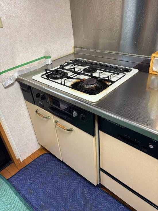 工事前　三重県菰野町のお客様のビルコン・フード交換工事