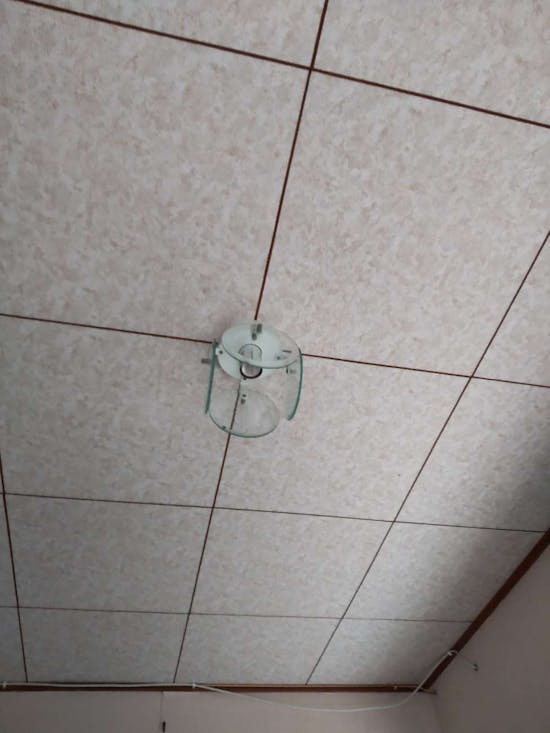 工事前　千葉県市原市のお客様の玄関照明交換工事