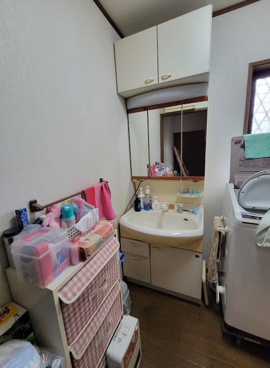 工事前　神奈川県のお客様の洗面化粧台交換工事