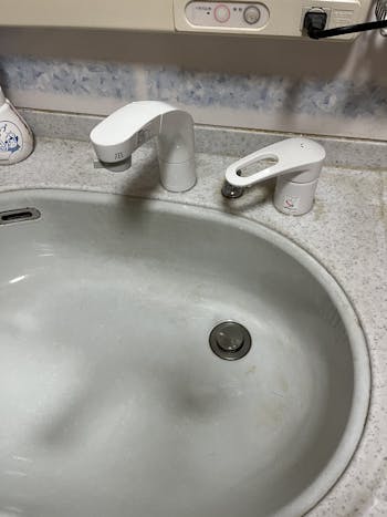 鶴ヶ島市のお客様の洗面化粧台シャワー水栓交換工事