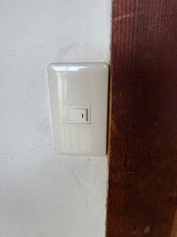 福島県会津若松市のお客様の玄関電気スイッチ工事