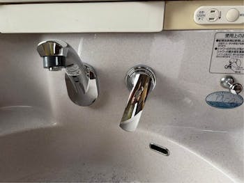 山梨県大月市のお客様の洗面化粧台水栓交換工事