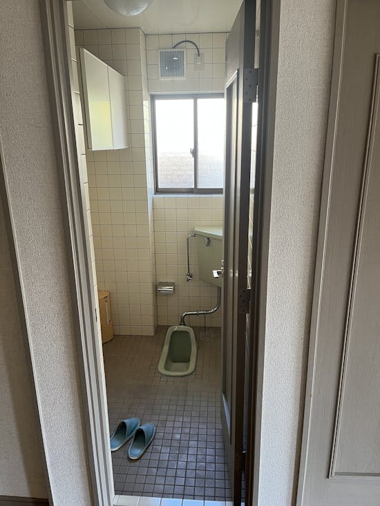 工事前 南アルプス市のお客様のトイレリフォーム工事