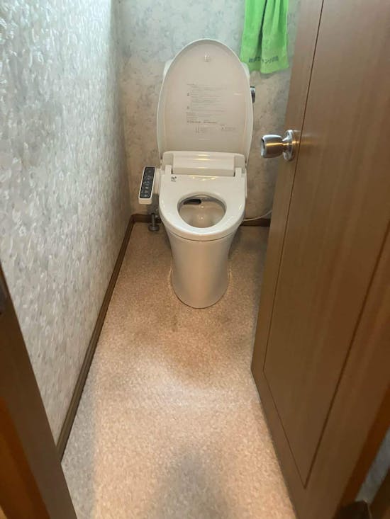 工事後 群馬県邑楽郡大泉町のお客様のホームタンクからのLIXILトイレ(ハイパーキラミック)交換工事