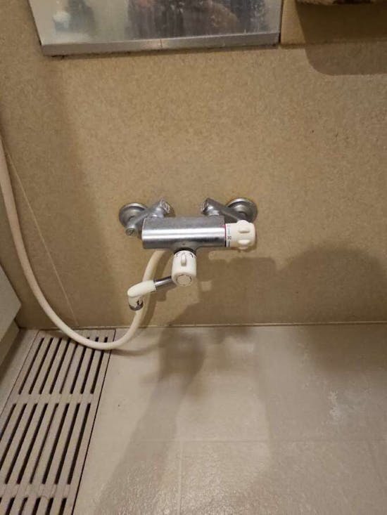 工事前　三重県四日市市のお客様のバス水栓交換工事