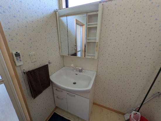 工事前　静岡県御殿場市のお客様の1階洗面化粧台交換工事