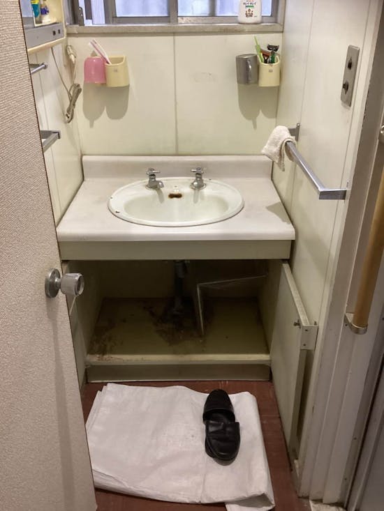 工事前　神奈川県秦野市のお客様の洗面化粧台工事