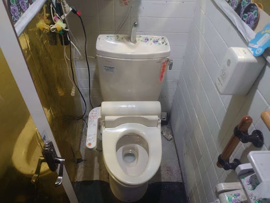 工事前　愛知県豊田市のお客様のトイレ便座取替工事