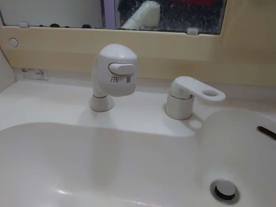 工事前　愛知県豊田市のお客様の洗面化粧台水栓取替工事