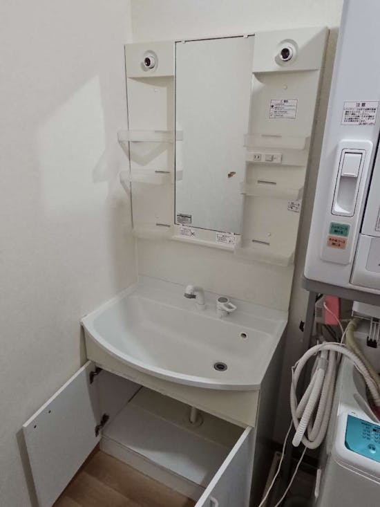 工事前　三重県津市のお客様の洗面化粧台交換工事