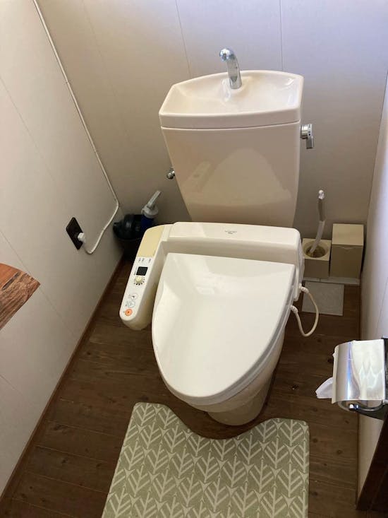 工事前　静岡県袋井市のお客様のトイレ交換・混合栓工事 