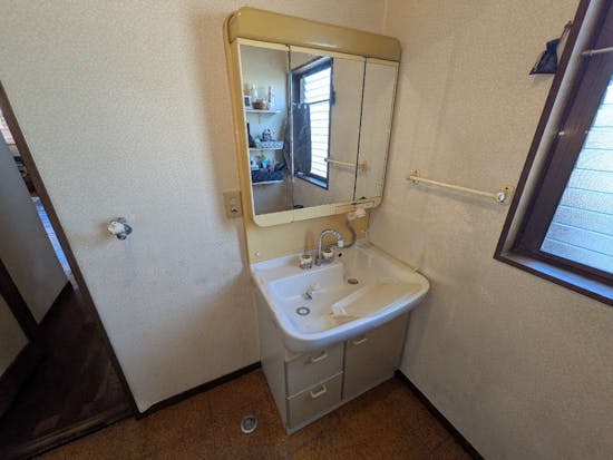 工事前　静岡県静岡市のお客様の洗面化粧台・洗面所床工事