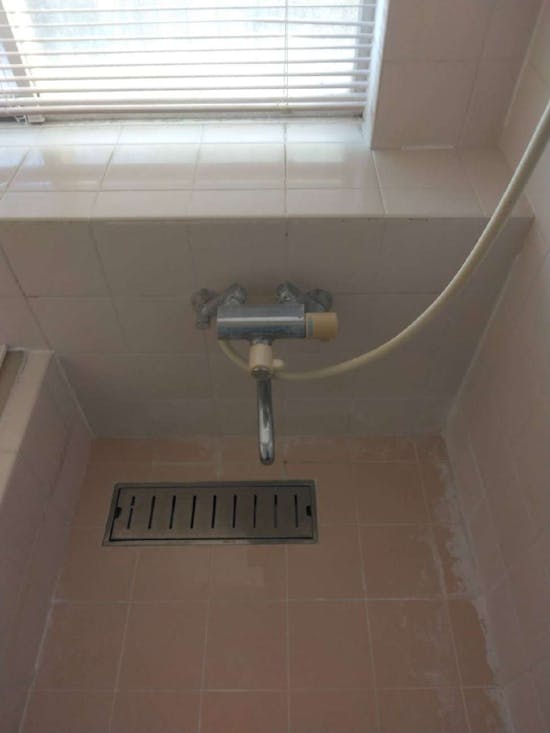 工事前 神奈川県横須賀市のお客様の浴室水栓交換工事