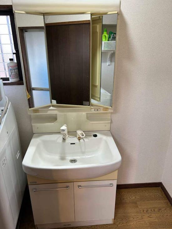 工事前　東京都八王子市のお客様の展示品・洗面化粧台工事