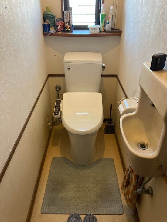 工事後 静岡県浜松市のお客様の2階のトイレ交換・玄関蝶番クローザー工事