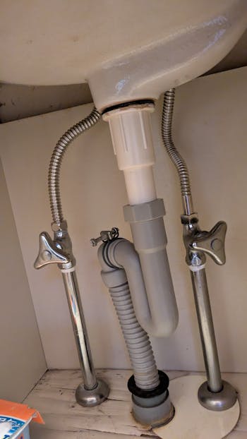 東京都のお客様の洗面台水栓補修工事