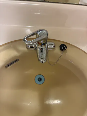 埼玉県狭山市のお客様の洗面台水栓交換工事