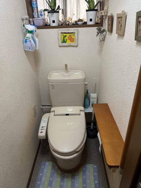 工事前　東京都八王子市のお客様のトイレ、内装パック、レンジフード工事