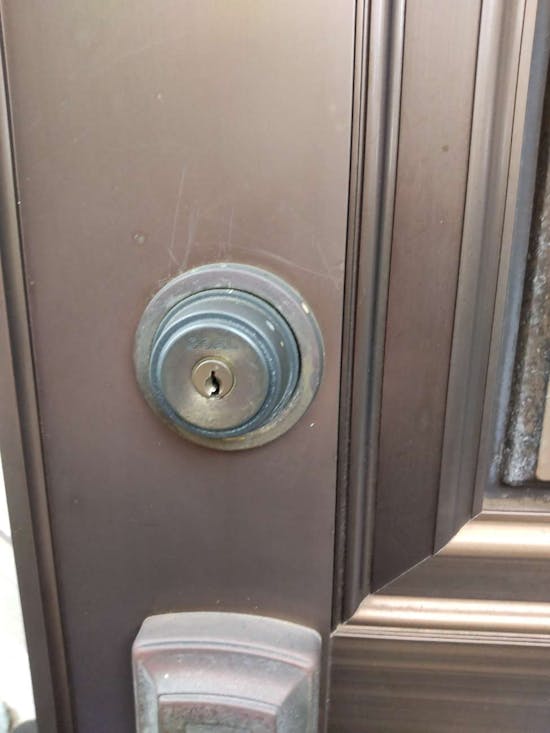 工事前　千葉県市原市のお客様の玄関の鍵の修繕工事 