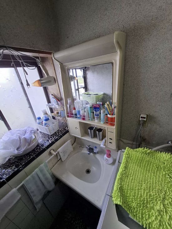 工事前　宮城県大崎市のお客様の洗面化粧台交換設置工事