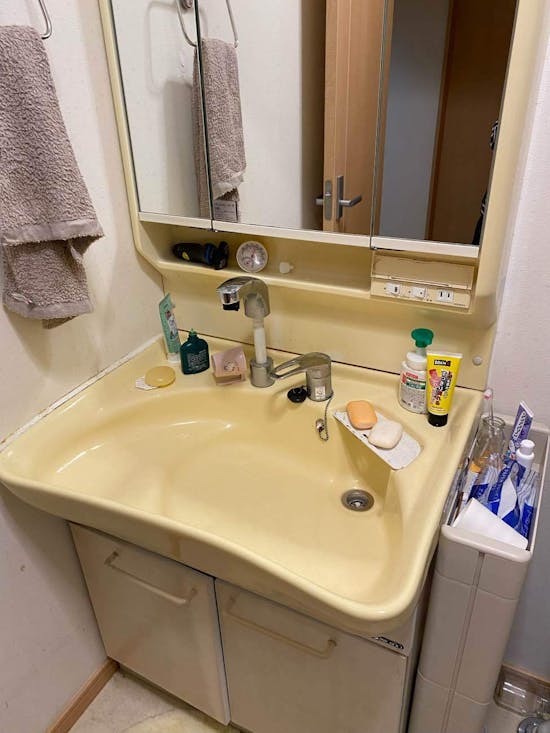 工事前 大阪府豊能郡のお客様の洗面化粧台交換工事