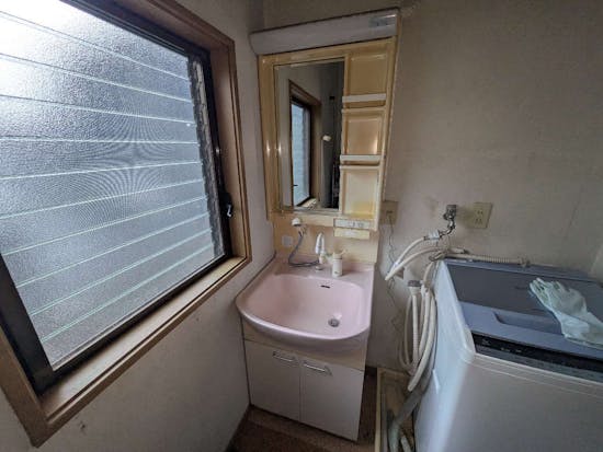 工事前 静岡県御殿場市のお客様の洗面化粧台交換工事