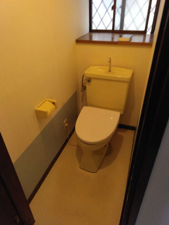 工事前　神奈川県茅ヶ崎市のトイレ+内装パック工事