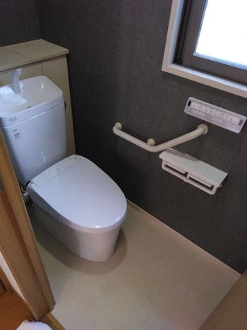 神奈川県平塚市のお客様のトイレ交換内装アクセサリーパック工事