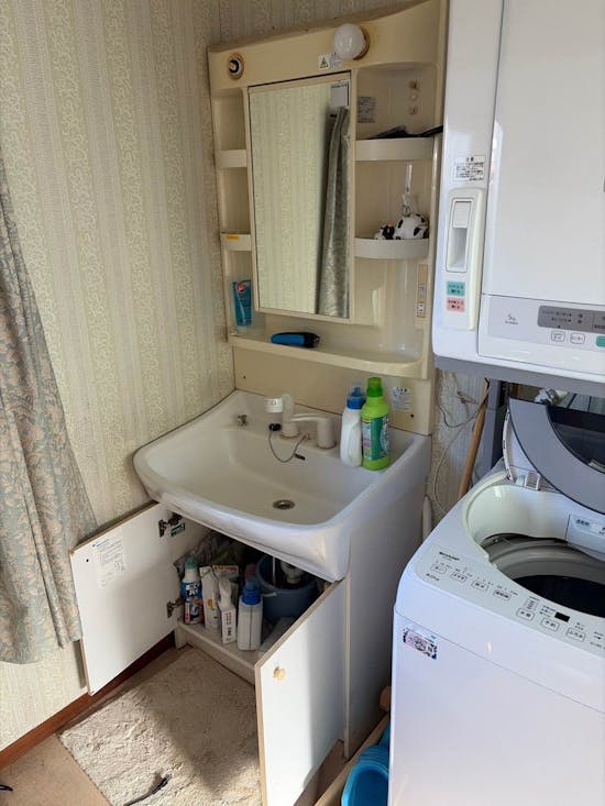 工事前　山梨県都留市のお客様の洗面化粧台工事