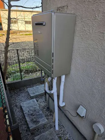 東京都昭島市のお客様の給湯器交換工事