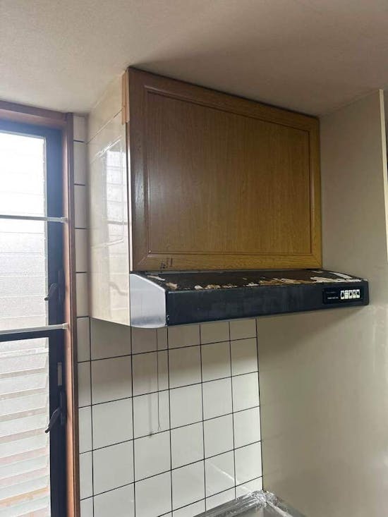 工事前　静岡県富士市のお客様のレンジフード、手すり設置工事