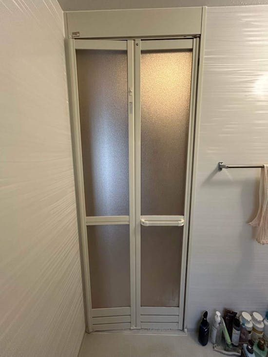 工事前　埼玉県坂戸市のお客様の浴室ドア交換工事