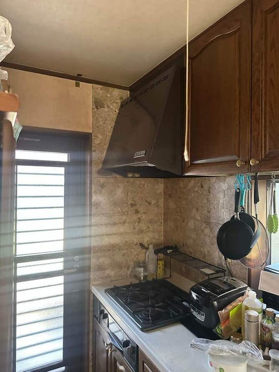 工事前 東京都八王子市のお客様のビルコン、レンジフード交換工事