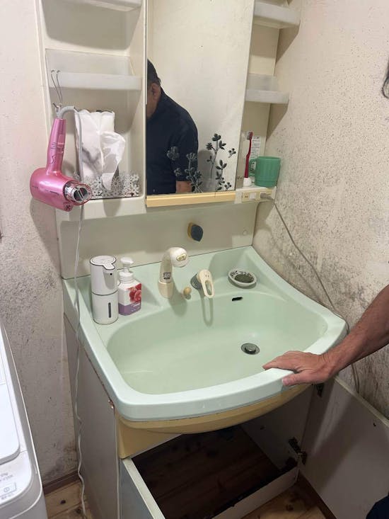 工事前 東京都八王子市のお客様の洗面化粧台交換工事