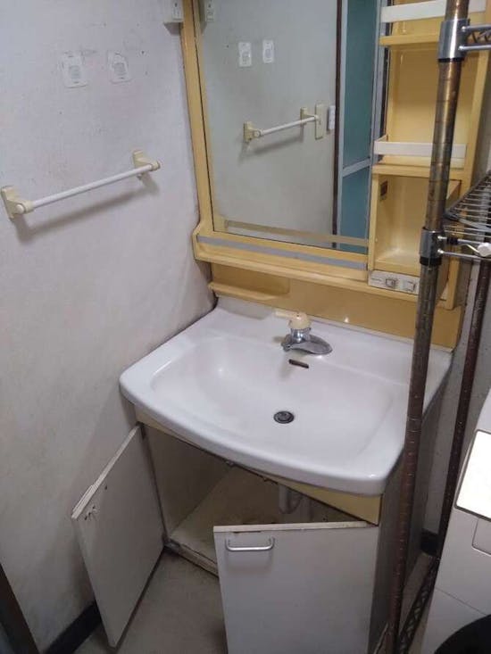 工事前　神奈川県横浜市旭区のお客様の洗面化粧台工事