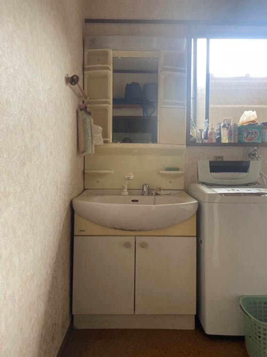 工事前　山梨県都留市のお客様の展示品洗面化粧台交換工事