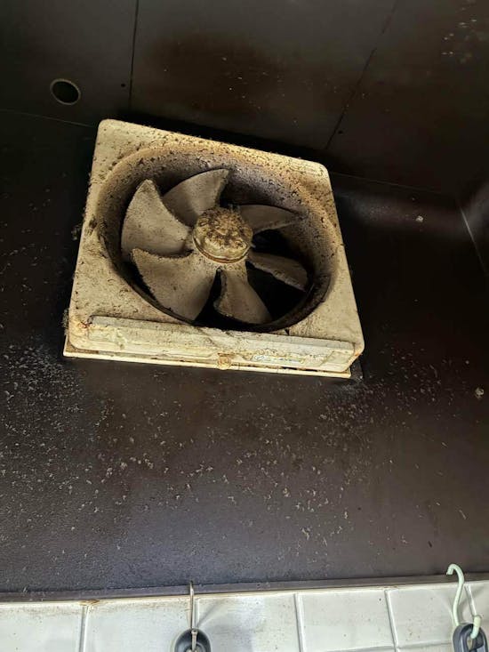 工事前　埼玉県比企郡のお客様のキッチン換気扇交換工事