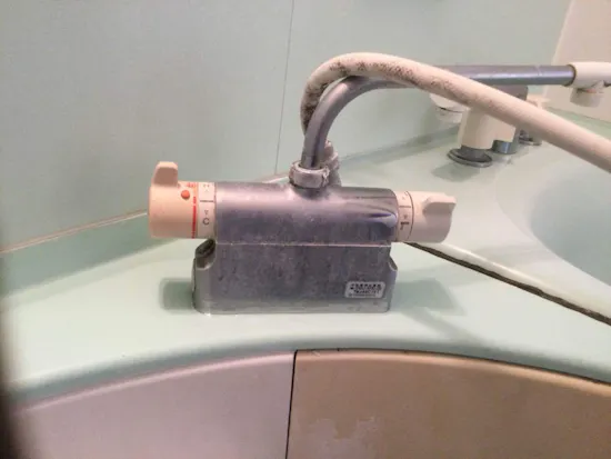 工事前　東京都羽村市のお客様のユニットバス内混合栓工事