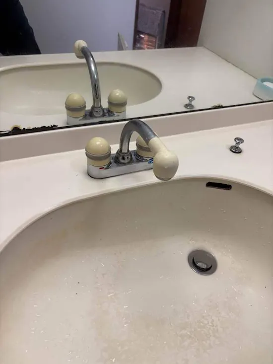 工事前　茨城県牛久市のお客様の洗面化粧台水栓交換工事