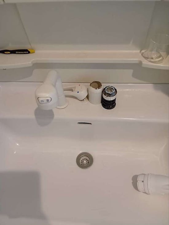 工事前　東京都八王子市のお客様の洗面台水栓交換工事